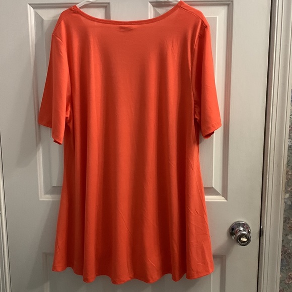 BEAUTIFUL BNWT 2XL LULAROE PERFECT TOP - Picture 6 of 6